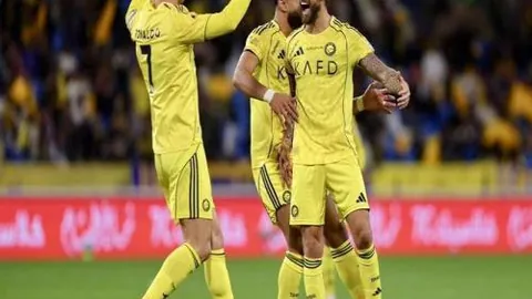 拉菲尼亚头球破门，巴塞罗那1-0险胜瓦伦西亚，托雷斯失点球阿劳霍染红