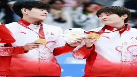 奈特远投三分命中，李添荣快速反击还以三分炮